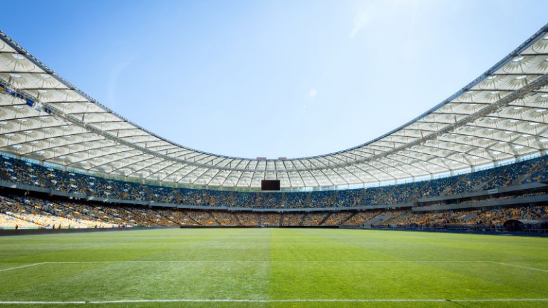 Vai trò của chiều rộng sân trong tổ chức phòng ngự